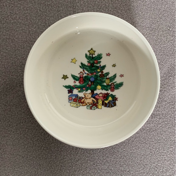 NIKKO small Christmas dish made in Japan. - Picture 1 of 2